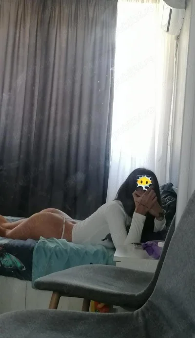 Aventurieră în 1 Decembrie: Show Erotic Webcam