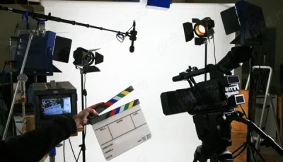 Blondă Seducătoare în Uniforme – Show-uri Exclusive