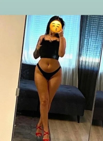 Ella, bruneta plinuță din Slatina, te așteaptă!