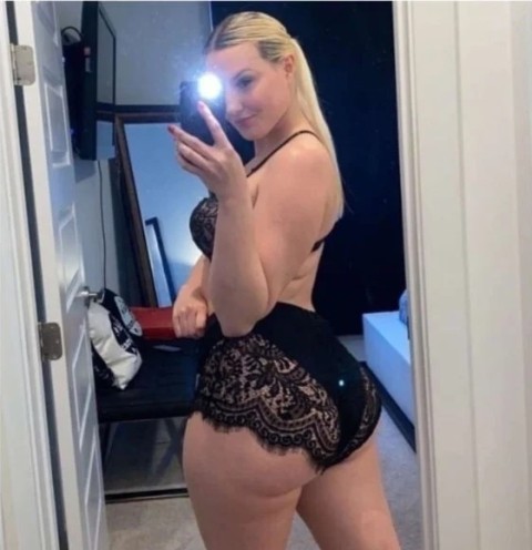 Escortă Blondă Nou Venită în Râmnicu Vâlcea