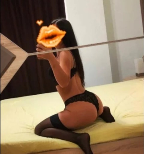 Escortă Fantezii Brunetă Plinuță în Rădăuți