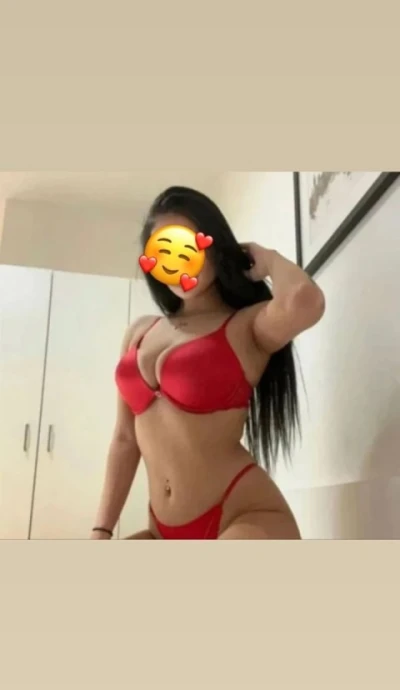 Escortă Minionă Disponibilă pentru Doar 2 Zile în Universitate