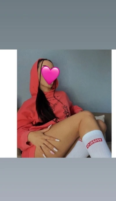 Escortă Păr Pubian – Plăceri Discrete la Grand Arena