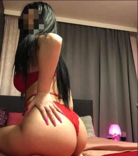 Escortă Vibrator Brunetă Creata în Piața Muncii
