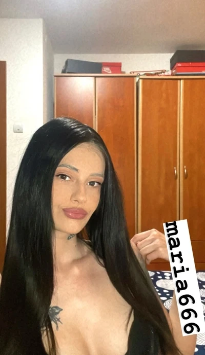 Experiență Unică cu Brunetă Transexuală – Sex Oral de Neuitat