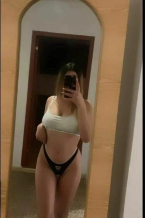 Fetișuri și Plăceri Nocturne cu Darya