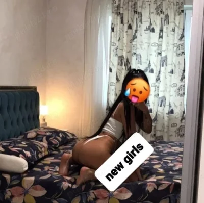 Karina, bruneta plinuță gata de distracție