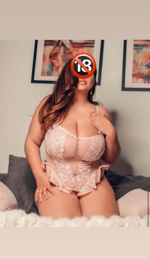 Nicole, în jur de 30 ani, disponibilă pentru întâlniri de neuitat