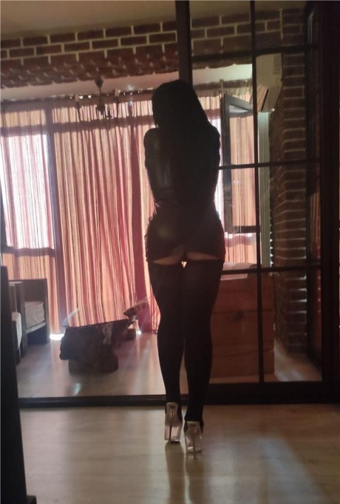 Seductie Columbiană în Sector 3 · escortă columbia